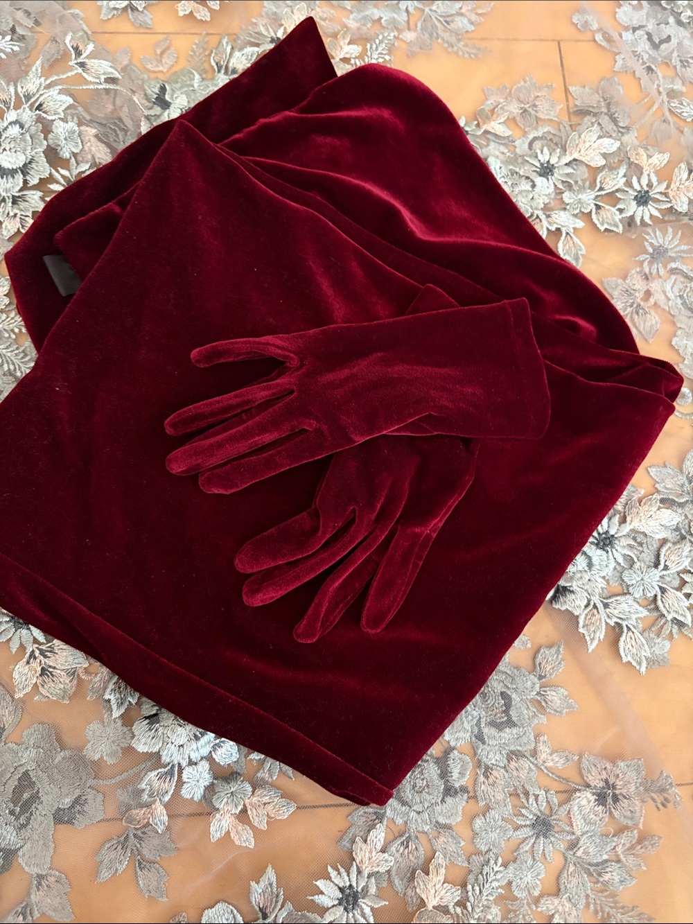 Vintage Red Velvet Scarf and Gloves  romantic style